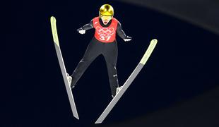 Fantastično skakanje slovenskih deklet na olimpijskem prizorišču