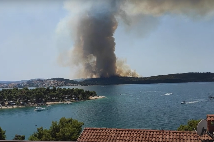 Čiovo | Požar na otoku Čiovo se hitro širi. | Foto YouTube / Posnetek zaslona