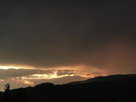 Pogled s Prihove proti Pohorju in v smeri sončnega zahoda po strašnem neurju. Foto: Zvone Podvinski