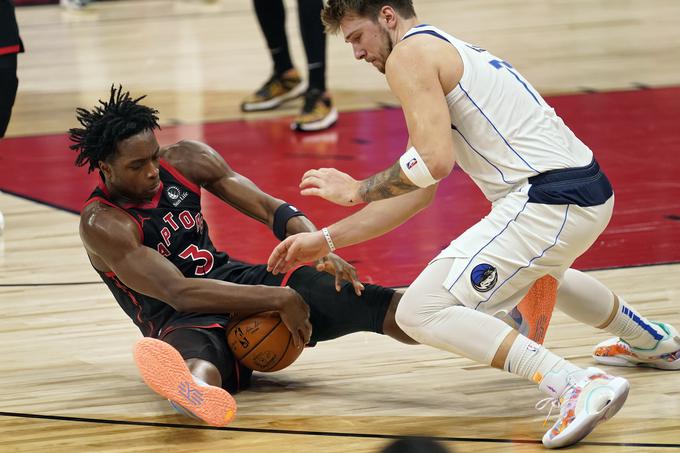 Košarkarji Toronto Raptors so se agresivno lotili Dončića. | Foto: Guliverimage/Vladimir Fedorenko
