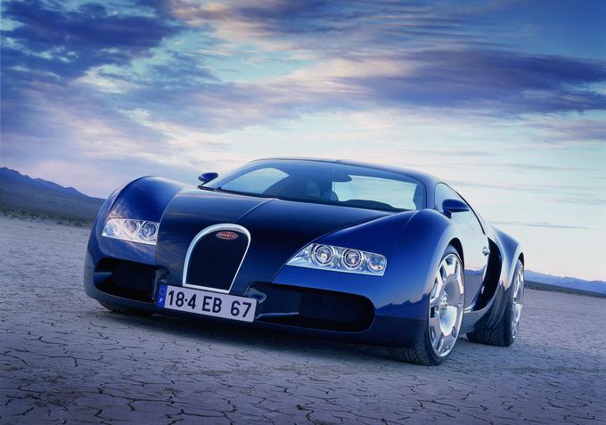 Veyron je namesto začetne ideje o 18-, dobil 16-valjni motor z delovno prostornino osmih litrov. Moč agregata je bila 736 kilovatov, največji navor pa je znašal 1.250 njutonmetrov.  | Foto: Bugatti