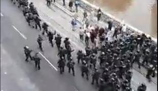 Protestniki so se v Sarajevu spopadli s policisti #video #foto