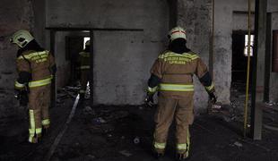 Požar v Lescah uničil skladišče podjetja Trgos