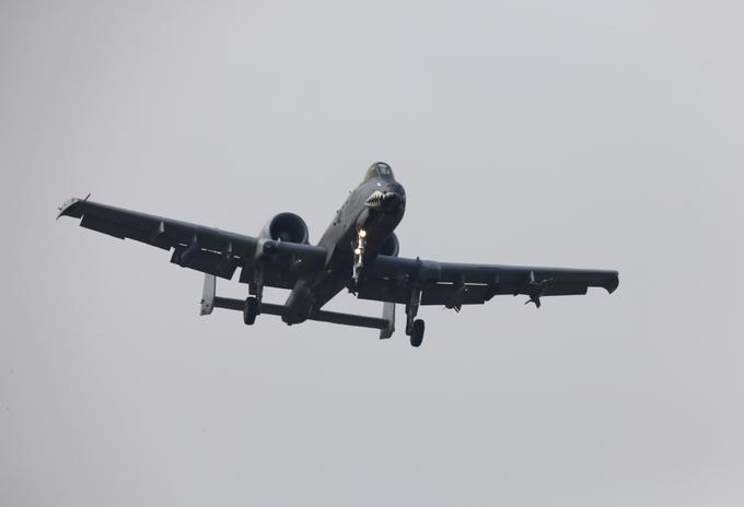 Eno najbolj znanih letal, ki je imelo navzdol obrnjene zavihke kril, je bil Fairchaildov vojaški A-10 thunderbolt. | Foto: 