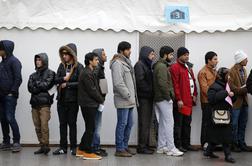 Sodišče EU: Država lahko migrantom omeji gibanje 
