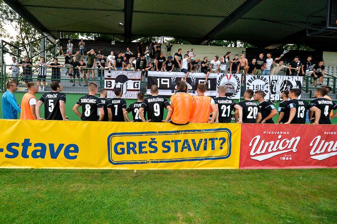 Privržence črno-belih je razveselila novica, da je Mura je eden od štirih klubov, ki so v lanski sezoni poslovali pozitivno.  | Foto: Mario Horvat/Sportida