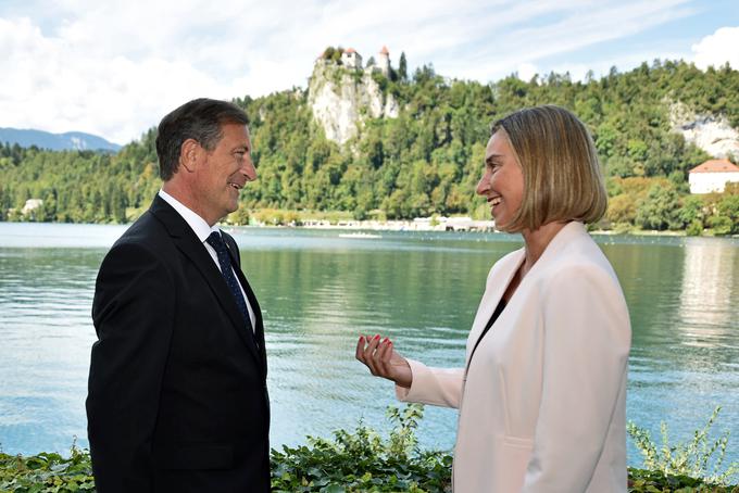 Karl Erjavec je po pogovoru z visoko zunanjepolitično predstavnico EU Federico Mogherini ocenil, da bo pritisk na Hrvaško prej ali slej prinesel učinek. | Foto: STA ,