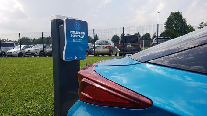 Toyota v Sloveniji kupce k alternativi vabi tudi z dodatnimi finančnimi spodbudami, ki so jim jih odobrili v evropski centrali Toyote v Bruslju. Pri priključnih hibridih subvencijo 4.500 evrov zagotavlja eko sklad. | Foto: Gregor Pavšič