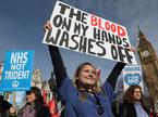Protest britanskih zdravnikov, ki zahtevajo več denarja za britansko javno zdravstvo
