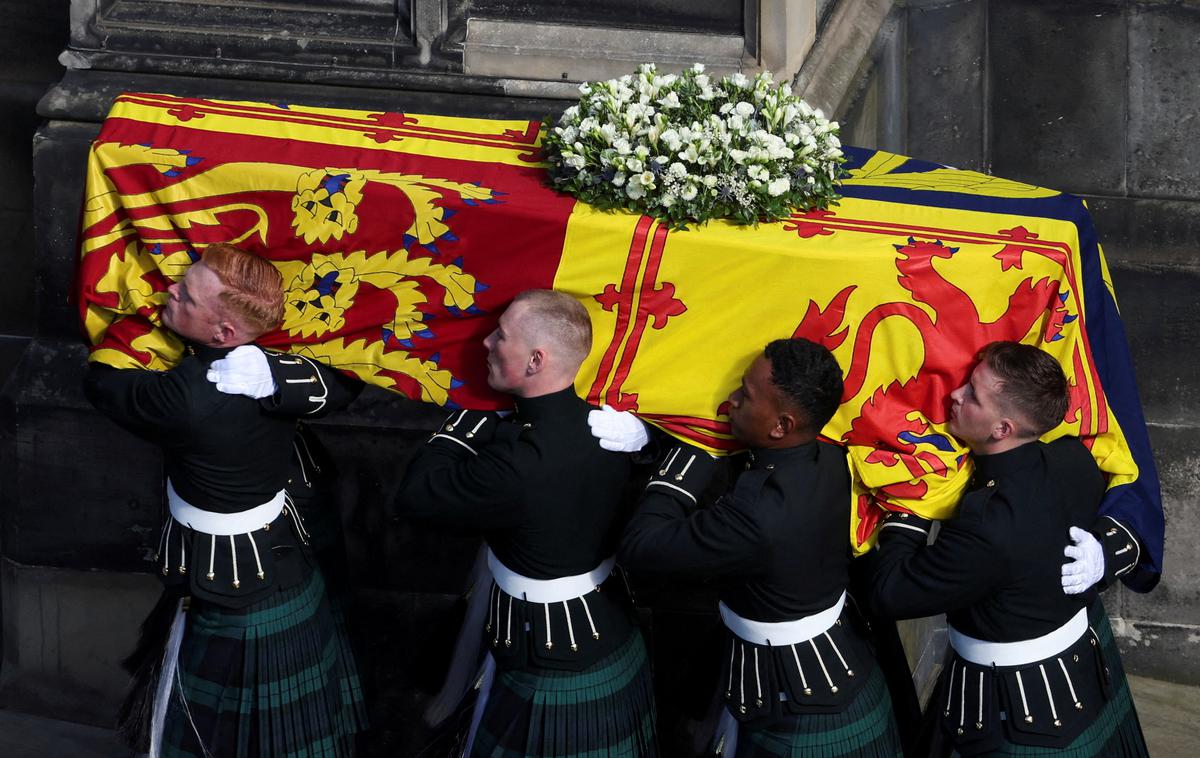 Kraljica Elizabeta II. | Skoraj polovico stroškov je imelo britansko finančno ministrstvo, ki je na dan pogreba skrbelo za varnost. | Foto Reuters