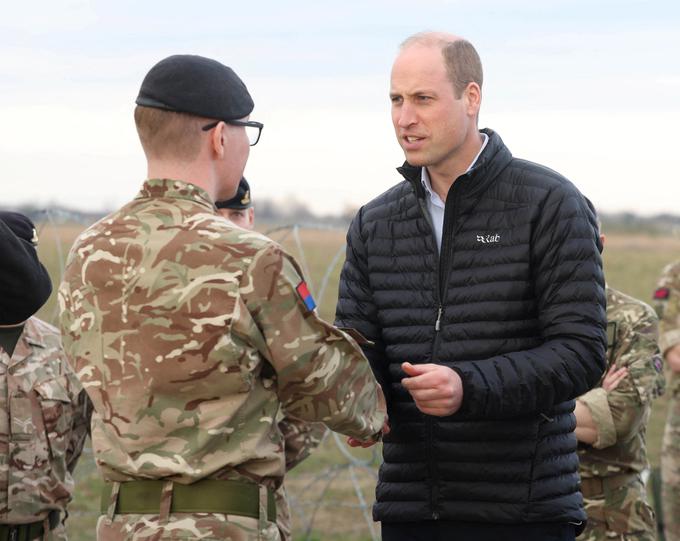 Princ William se je ob obisku Poljske srečal z britanskimi in poljskimi vojaki. | Foto: Reuters