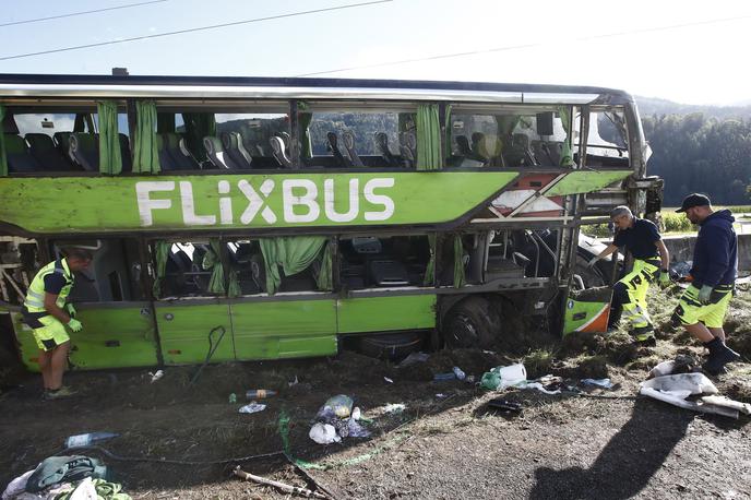 Nesreča Flixbusa v Avstriji | V nesreči je bil udeležen potovalni avtobus prevoznika Flixbus. | Foto Profimedia