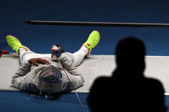 Ameriška sabljarica Ibtihaj Muhammad je olimpijsko pot končala v osmini finala, kjer je izgubila proti Francozinji Cecillii Berder. | Foto: Getty Images