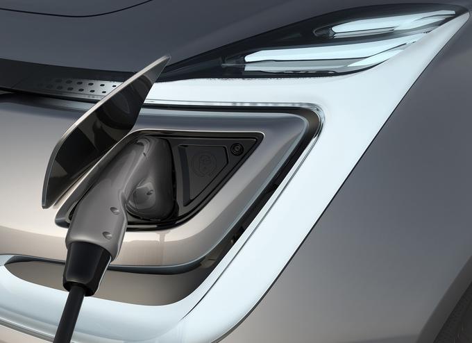 Ta futuristični digitalni koncept poganja en elektromotor. Baterijo bo na 350-kilovatni hitri polnilnici (enosmerni tok) mogoče v 20 minutah napolniti za doseg okoli 240 kilometrov.  | Foto: Fiat Chrysler Automobiles (FCA)