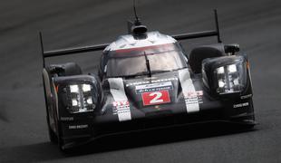 Porsche izkoristil okvaro Toyote in dobil dramo v Le Mansu