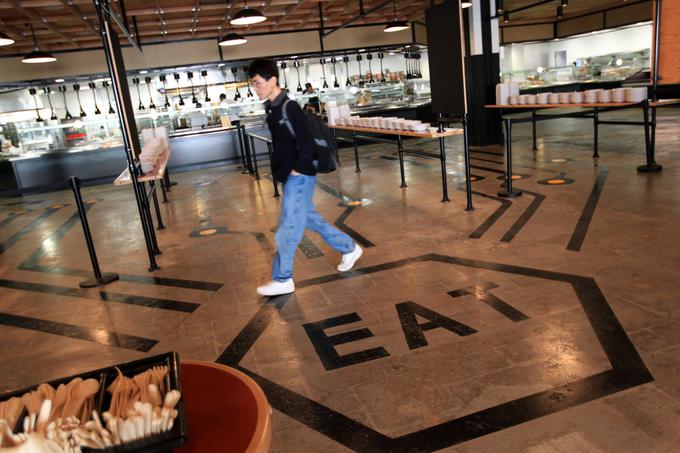Restavracija oziroma menza za zaposlene na sedežu Facebooka v Silicijevi dolini | Foto: Reuters