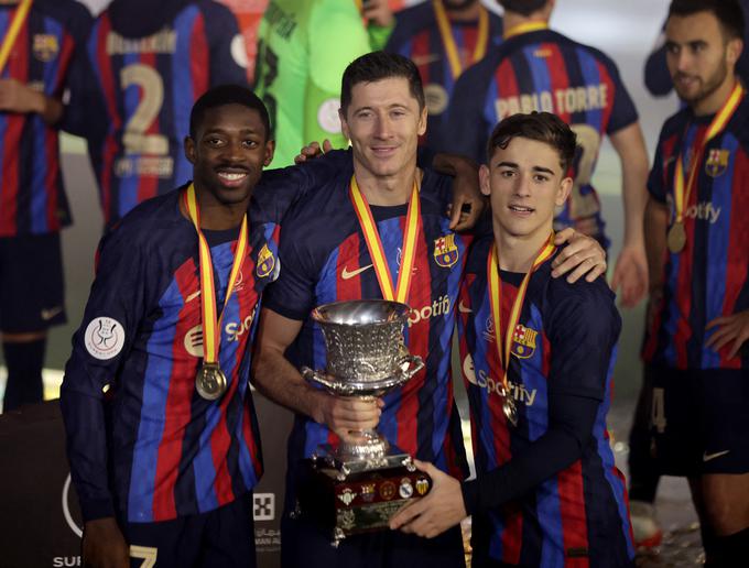 Ousmane Dembele, Robert Lewandowski in 18-letni Gavi, ki je prejel tudi priznanje za najboljšega igralca finala. | Foto: Reuters