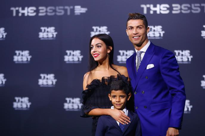 Cristiano Ronaldo, Georgina Rodriguez | Georgina in Cristiano z njegovim najstarejšim sinom. | Foto Reuters
