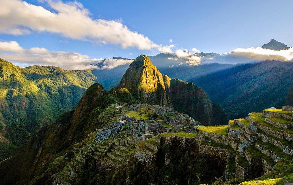 Machu Picchu, Huayna Picchu | Epidemija je ustavila potovanja po domovini in tudi na oddaljene lokacije (na sliki: Machu Picchu, Peru). | Foto Pixabay