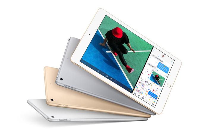 Pogled najbolj pritegne iPad, s katerim Apple oznanja odmik od serije zelo tankih tablic iPad Air. Novi iPad je tudi bistveno cenejši od Aira 2, na primer.  | Foto: Apple