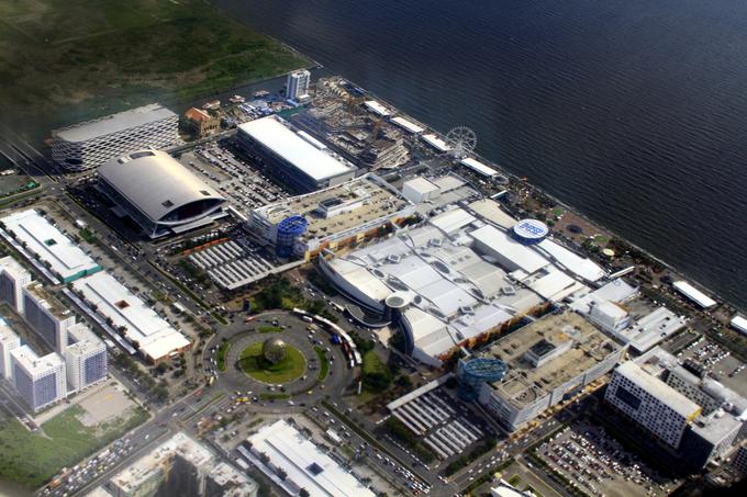 SM Seaside City Cebu (Cebu, Filipini). Nakupovalno središče iz leta 2015 se razprostira na 470.500 kvadratnih metrov površine. V njem najdemo 447 trgovin. | Foto: 