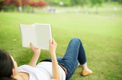 Kaj za poletno branje priporočajo znani Slovenci?