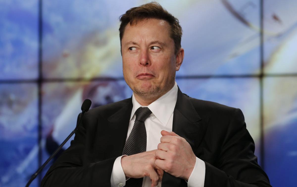 Elon Musk | Elona Muska so zaradi njegovih pozivov k sprostitvi ukrepov v državi, ki jo je epidemija koronavirusa prizadela najbolj od vseh, med drugim označili za "najbolj butastega pametnega človeka na svetu".  | Foto Reuters
