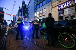 Ranjeni nizozemski novinar v kritičnem stanju, v priporu Poljak in Nizozemec
