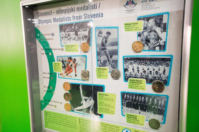 Medalja z olimpijskih iger leta 1984 stoji tudi v hramu slavnih v Stožicah. | Foto: Vid Ponikvar