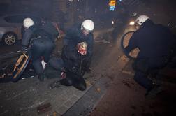 Izgredi na Nizozemskem: policisti s streli nad nasprotnike migrantov (video)