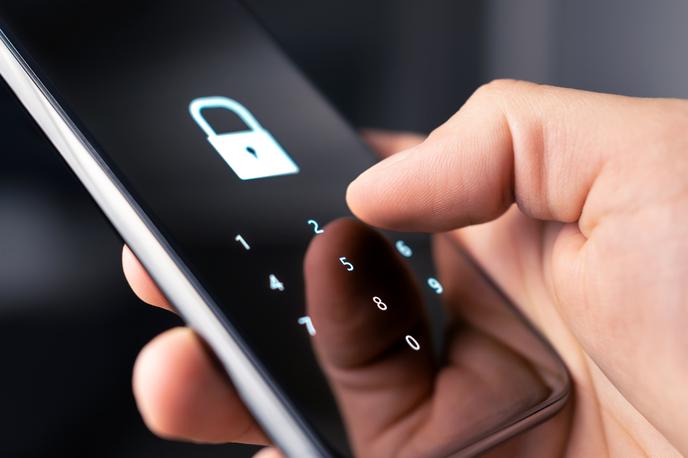 Geslo, pametni telefon, koda | Foto Shutterstock