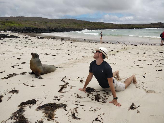 San Cristobal, Galapagos, plaža Puerto Chino, joga s tjulnji | Foto: osebni arhiv/Lana Kokl