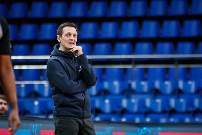 Aleksander Sekulić je Slovenijo vodil na zadnjih štirih tekmah. Jo bo tudi v boju za Tokio? | Foto: FIBA