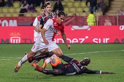 PSG po preobratu do zmage, Monaco remiziral