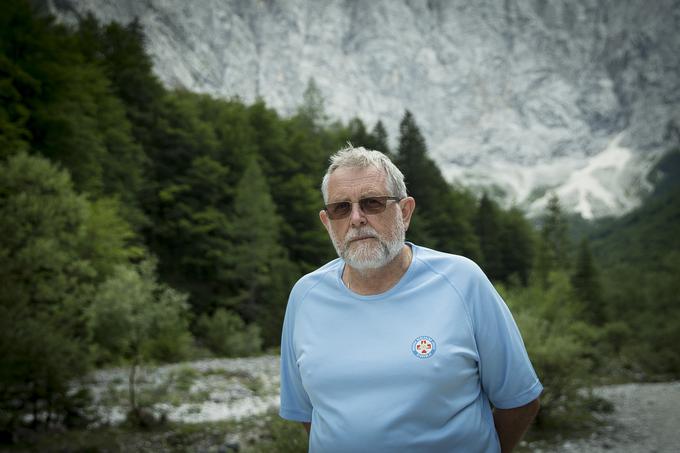 Jani Bele, izkušen gorski reševalec iz GRS Ljubljana, priporoča, da po nevihti še pol ure počakamo na varnem. S tem se mogoče lahko izognemo morebitni streli z jasnega. | Foto: Ana Kovač