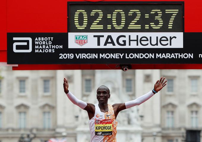 Kipchoge je zmagal na zadnjih štirih londonskih maratonih. V nedeljo bo lovil že peto zmago v nizu. | Foto: Reuters