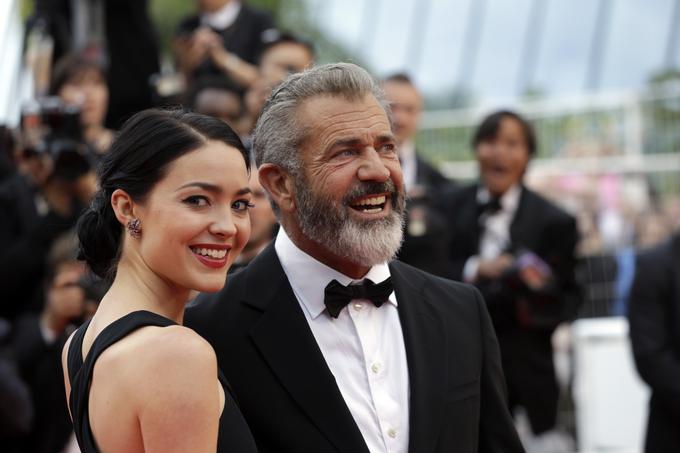 Mel Gibson in njegova trenutna partnerica Rosalind Ross leta 2016 v Cannesu. | Foto: Guliverimage/Vladimir Fedorenko