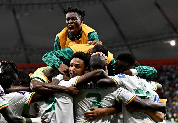 Senegalci so se prvič po letu 2002 na svetovnih prvenstvih zavihteli v osmino finala. | Foto: Reuters