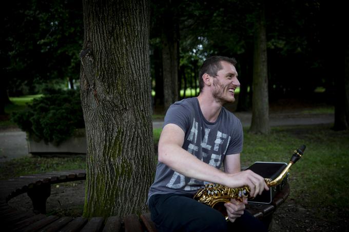 Ob saksofonu se je naučil igrati tudi klarinet. | Foto: Ana Kovač