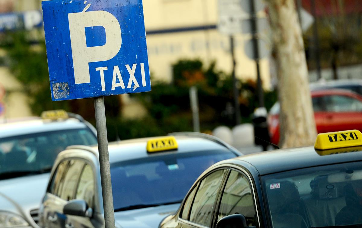Taksi | Ministrstvo na svoji spletni strani med nasveti ob potovanju na Hrvaško navaja, da so prejeli poročila o spolnih napadih v taksijih in vozilih Uberja.  | Foto STA
