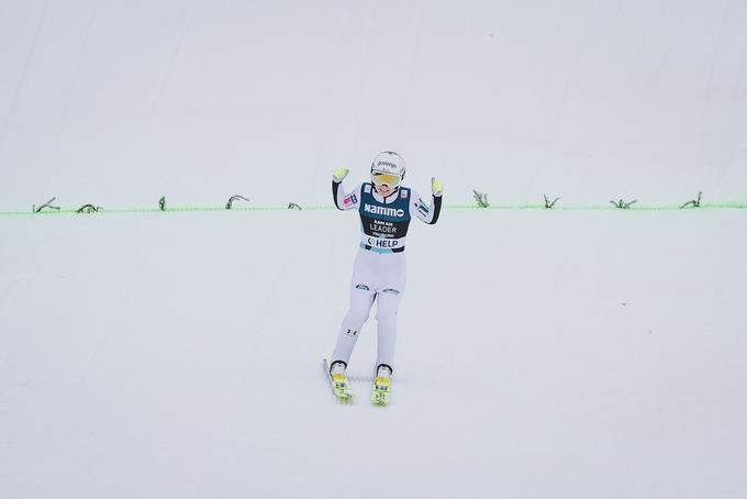 Ema Klinec je lani v Vikersundu poletela do 226 metrov, kar je ženski svetovni rekord. | Foto: Sportida