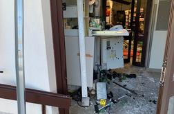 V Senožečah razstrelili bankomat in ukradli denar
