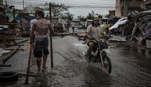 Tajfun Mangkhut na Kitajskem zahteval smrtni žrtvi