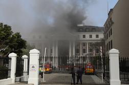 Južnoafriški parlament zajel obsežen požar #foto #video