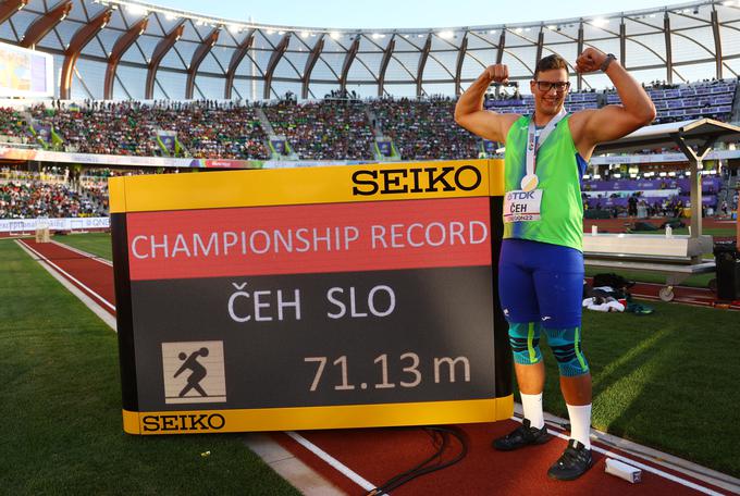 71,13 metra je za skoraj meter izboljšan rekord svetovnih prvenstev. | Foto: Reuters
