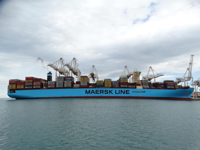 Največje tovorno podjetje Maersk meni, da znižanje hitrosti ni primeren ukrep. Oni bi raje omejili moč motorjev. | Foto: Kristijan Bračun