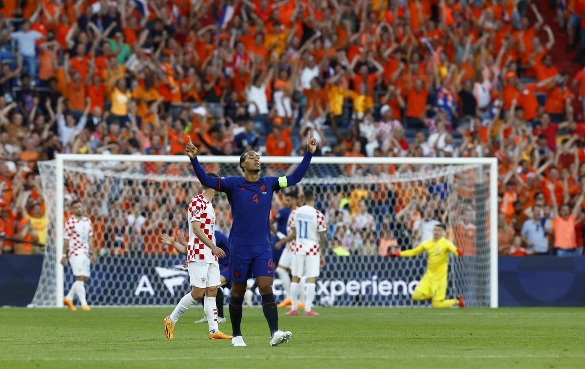 Nizozemska Hrvaška | Nizozemska je povedla proti Hrvaški z zadetkom Donyella Malna v 34. minuti. Gostitelji so po prvem polčasu še vodili z 1:0, domači navijači so se spogledovali z napredovanjem v finale, nato pa je prišel drugi polčas ... | Foto Reuters