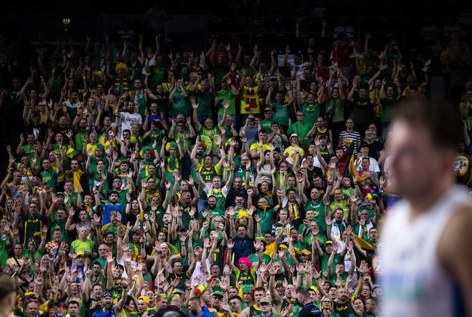 Litva je dežela, polna ljubiteljev košarke, ki nikoli ne obrnejo hrbta reprezentanci. | Foto: Vid Ponikvar