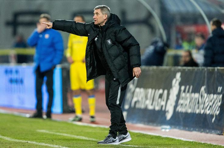 NK Domžale NK Olimpija Lahko Marijan Pušnik v reprezentančnem premoru dvigne formo Olimpije? | Foto: Vid Ponikvar