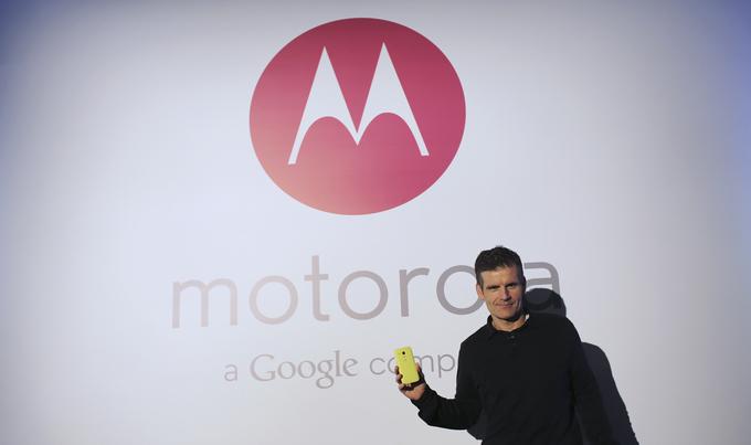 Motorola je nove telefone še naprej izdajala pod svojo znamko (na fotografiji), Google pa je medtem sodeloval z drugimi proizvajalci, kot je južnokorejski LG.  | Foto: Reuters